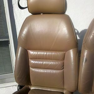 seats 2
