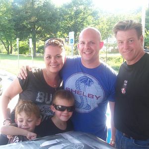 101 0504 Me and the fam w/ the man!!