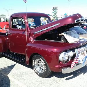 352