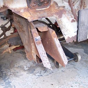 6/27/16 Cut away the remainder of the rotted section of the l/s frame rail.