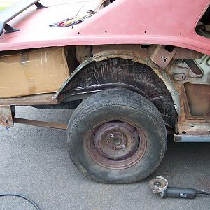 Removed the rest of the r/s quarter skin & most of the r/s outer wheel house.